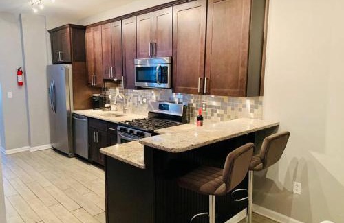 Downtown Baltimore Apartamento | Upscale 2BD/1.5BA townhome mins to JHH & downtown