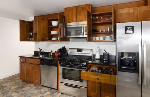 Bloomingdale Apartamento | Upscale 2BR Apartment with Patio