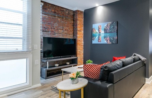 Central Hamilton Apartamento | Upscale 2BR Apt - Prime Location with Netflix