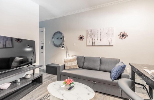 Central Hamilton Apartamento | Upscale 2BR Apt w King Bed & Netflix