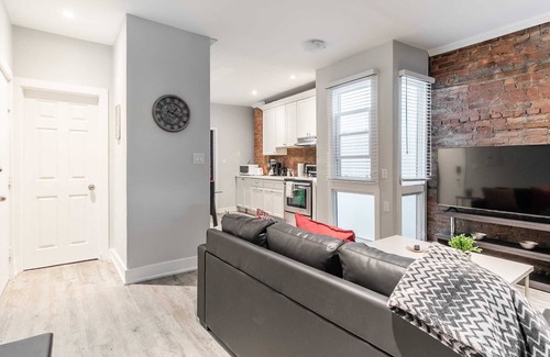 Central Hamilton Apartamento | Upscale 2BR Apt with Netflix - Prime Location!