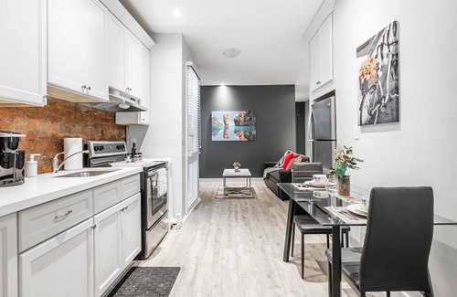 Central Hamilton Apartamento | Upscale 2BR Apt with Netflix - Prime Location!