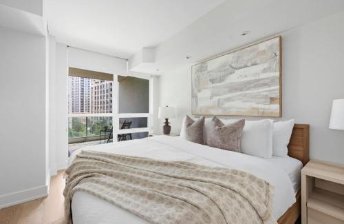 Fort York Apartamento | Upscale 2BR Condo Downtown TO Gem w Parking