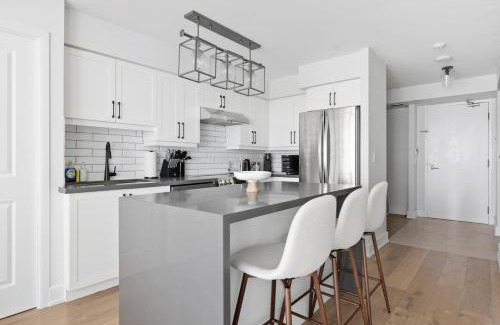 Fort York Apartamento | Upscale 2BR Condo Downtown TO Gem w Parking