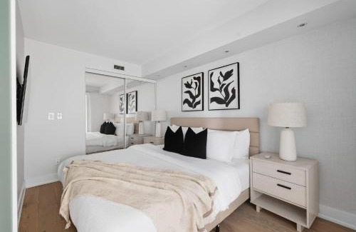 Fort York Apartamento | Upscale 2BR Condo Downtown TO Gem w Parking