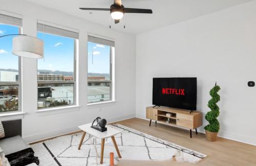 Five Points South Apartamento | Upscale 2BR Near Regions Field n Park