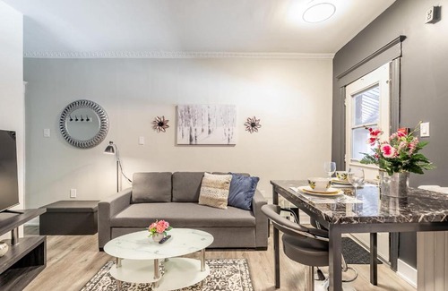 Central Hamilton Apartamento | Upscale 2BR with King Bed - Prime Location