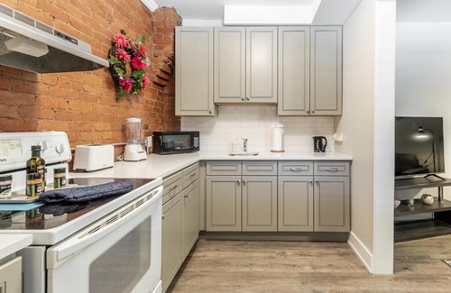 Central Hamilton Apartamento | Upscale 2BR with King Bed - Prime Location