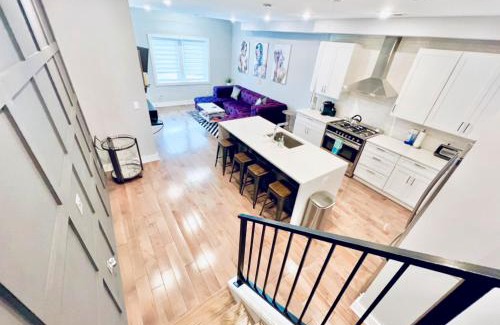 Trinidad Casa | Upscale 3BDR Penthouse with Rooftop TV and Stunning Capitol and Monument Views Near Popular H Street Corridor Parking Included Free Cancellation