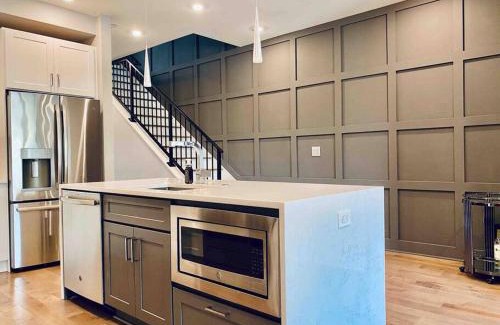 Trinidad Casa | Upscale 3BDR Penthouse with Rooftop TV and Stunning Capitol and Monument Views Near Popular H Street Corridor Parking Included Free Cancellation