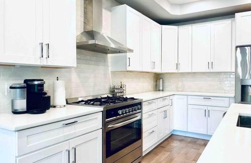 Trinidad Casa | Upscale 3BDR Penthouse with Rooftop TV and Stunning Capitol and Monument Views Near Popular H Street Corridor Parking Included Free Cancellation