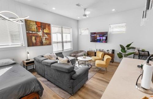 OST - South Union Casa | Upscale 3BR Crib Sleeps 12 Garage Gym Access