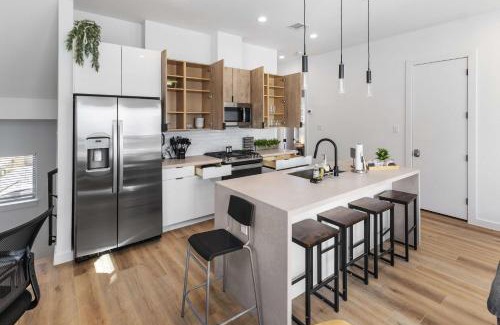 OST - South Union Casa | Upscale 3BR Crib Sleeps 12 Garage Gym Access