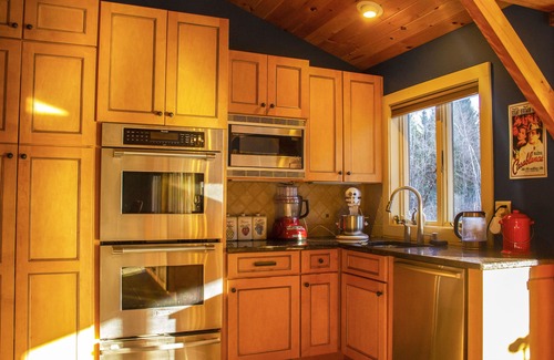 Shrewsbury Casa | Upscale 4 Season Killington/Okemo Retreat with Hot Tub