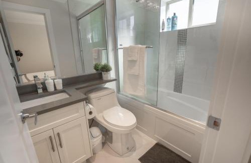 Renfrew-Collingwood Casa | Upscale 4BR Vancouver
