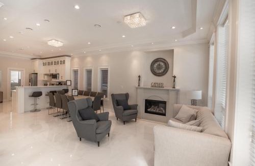 Renfrew-Collingwood Casa | Upscale 4BR Vancouver