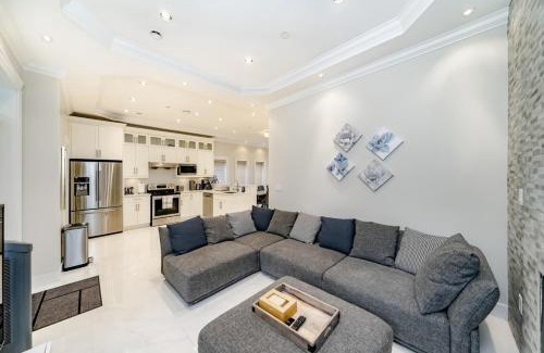 Renfrew-Collingwood Casa | Upscale 4BR Vancouver