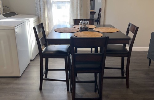 Kansas City Apartamento | Upscale apartment near Worlds of Fun, Arrowhead Stadium, Country Club Plaza!