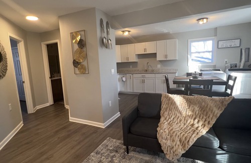 Kansas City Apartamento | Upscale apartment near Worlds of Fun, Arrowhead Stadium, Country Club Plaza!