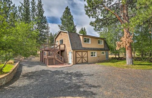 Bend Casa | Upscale Bend Barn with Deck - Close to Trails!
