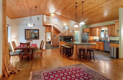 Mayfield Casa | Upscale Boardman River! Hot Tub! Fireplace!
