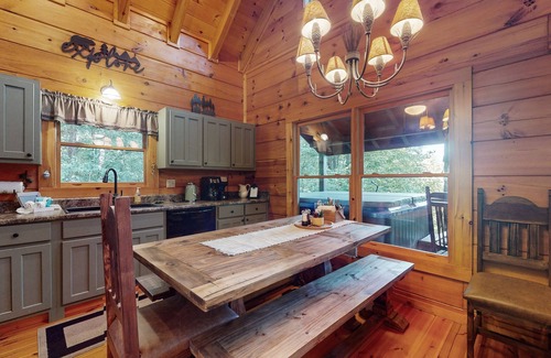 Hiawassee Cabina | Upscale cabin w/ mountain views, hot tub, minutes to Lake Chatuge