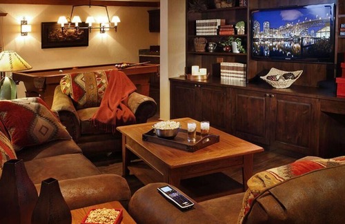 East Kootenay Cabina | Upscale cabin with gourmet kitchen, outdoor fireplace and rec room
