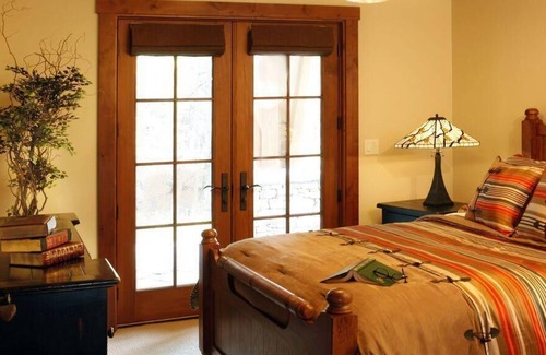 East Kootenay Cabina | Upscale cabin with gourmet kitchen, outdoor fireplace and rec room