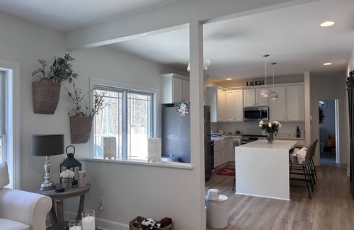 Saratoga Springs Casa | Upscale comfort with easy access to the famous Saratoga Race Course