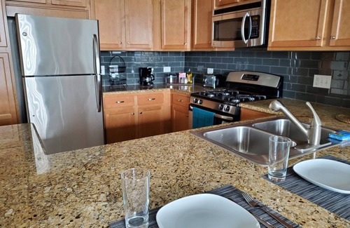 Downers Grove Condominio | Condominio de lujo cerca del centro, autopistas, restaurantes, tiendas, estacionamiento gratuito, chimenea