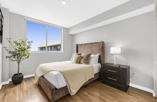 East Little Havana Apartamento | Upscale Condo with Stunning City Views & Pool Access