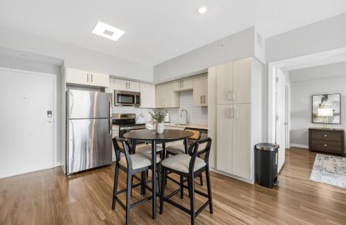 East Little Havana Apartamento | Upscale Condo with Stunning City Views & Pool Access