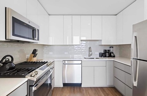 White Plains Apartamento | Upscale Downtown 2BR | Lux Amenities | Laundry
