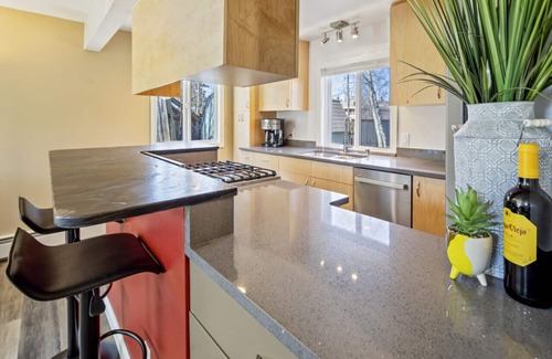 North Star Casa | Upscale Downtown Bungalow Sleeps 4