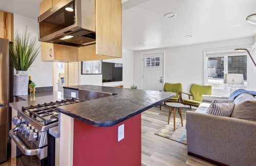North Star Casa | Upscale Downtown Bungalow Sleeps 4