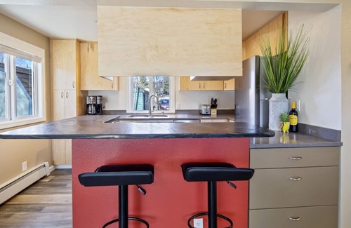 North Star Casa | Upscale Downtown Bungalow Sleeps 4