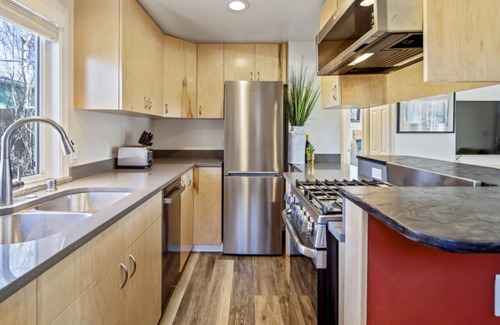 North Star Casa | Upscale Downtown Bungalow Sleeps 4