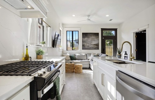 Roseland Terrace Historic District Casa | Upscale Garden District Stunner Near LSU/Downtown - Sleeps 8