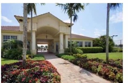 Bonita Springs Condominio | Upscale gated community with a beautiful Floridan aesthetic!
