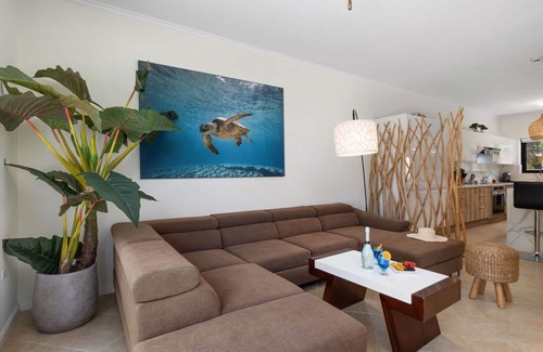 Gold Coast Casa | Upscale Gated Community Oasis ~ Close to the Beach