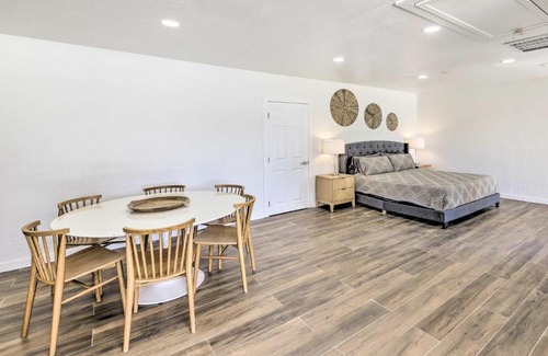 Glendale Apartamento | Upscale Glendale Casita with Pool and Hot Tub!