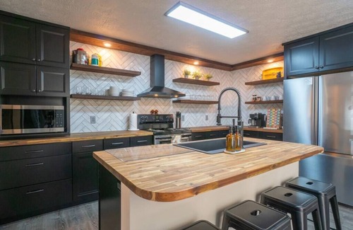 Helen Casa | Upscale Helen Cabin on 1 Wooded Acre