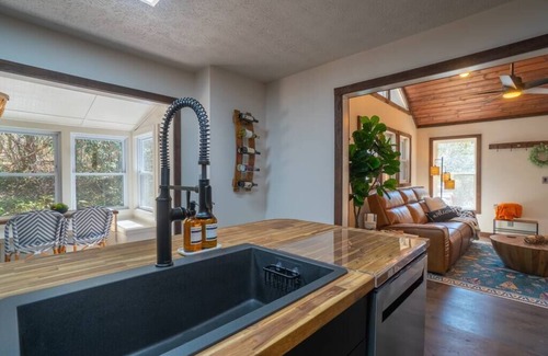 Helen Casa | Upscale Helen Cabin on 1 Wooded Acre