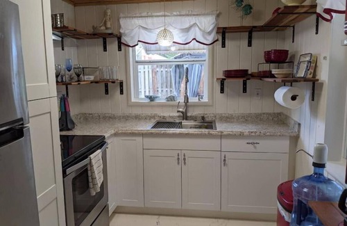 Nokomis Casa | Upscale Hidden Jewel 2 miles to Nokomis Beach!