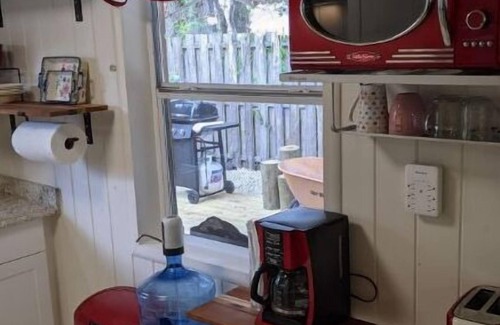 Nokomis Casa | Upscale Hidden Jewel 2 miles to Nokomis Beach!