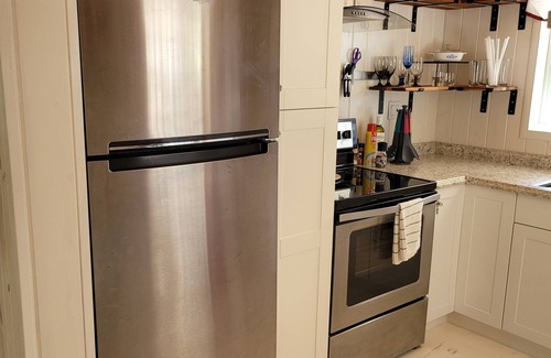 Nokomis Casa | Upscale Hidden Jewel 2 miles to Nokomis Beach!