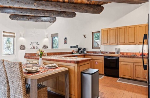 Northeast Santa Fe Casa | Upscale Home In North Hills