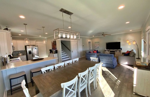 Morgantown Casa | Aug & Sept Discounted! Upscale Home - Pools & Tennis