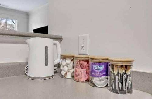 Southwest Raleigh Apartamento | Upscale King 1BR Suite Mins to Downtown Raleigh!