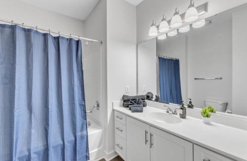 Southwest Raleigh Apartamento | Upscale King 2BR Suite Mins to Downtown Raleigh!